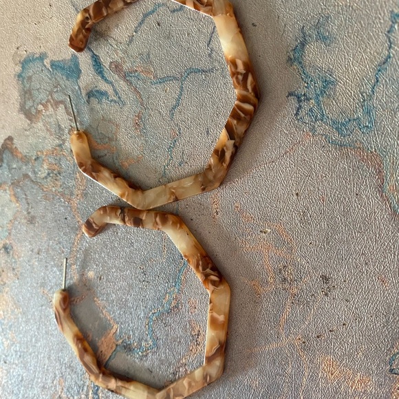 Large Plastic Hoop Earrings - Picture 4 of 4